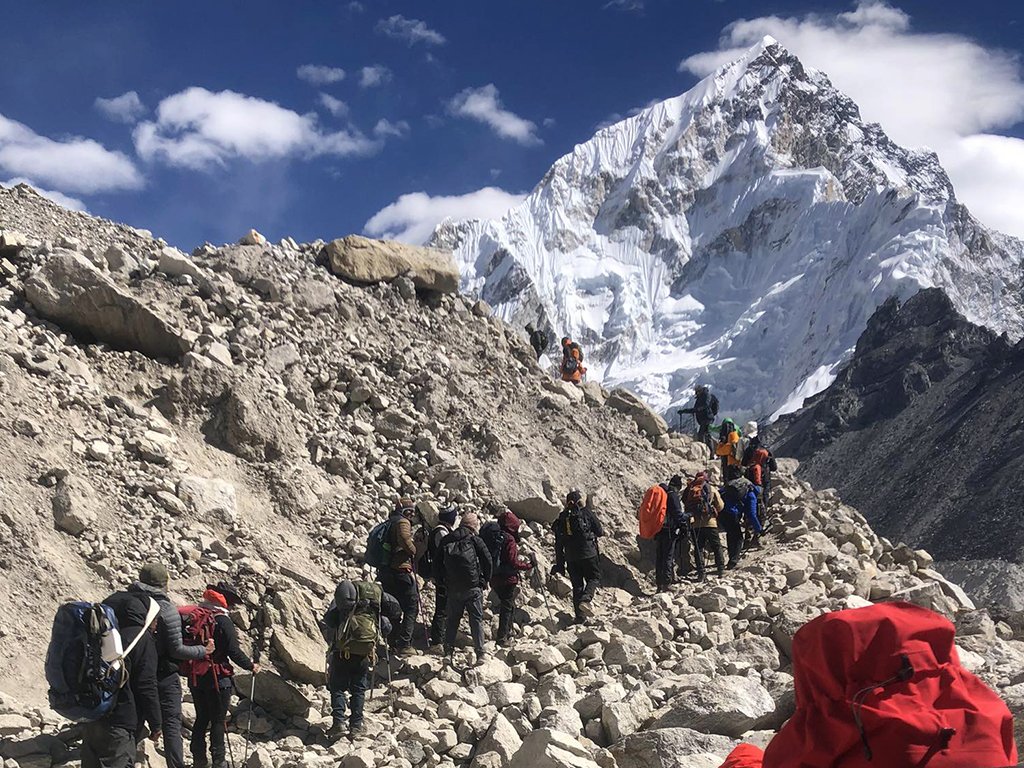  Trek from Gorak Shep (5,190 m) to Everest Base Camp (5,364 m) and return to Gorak Shep