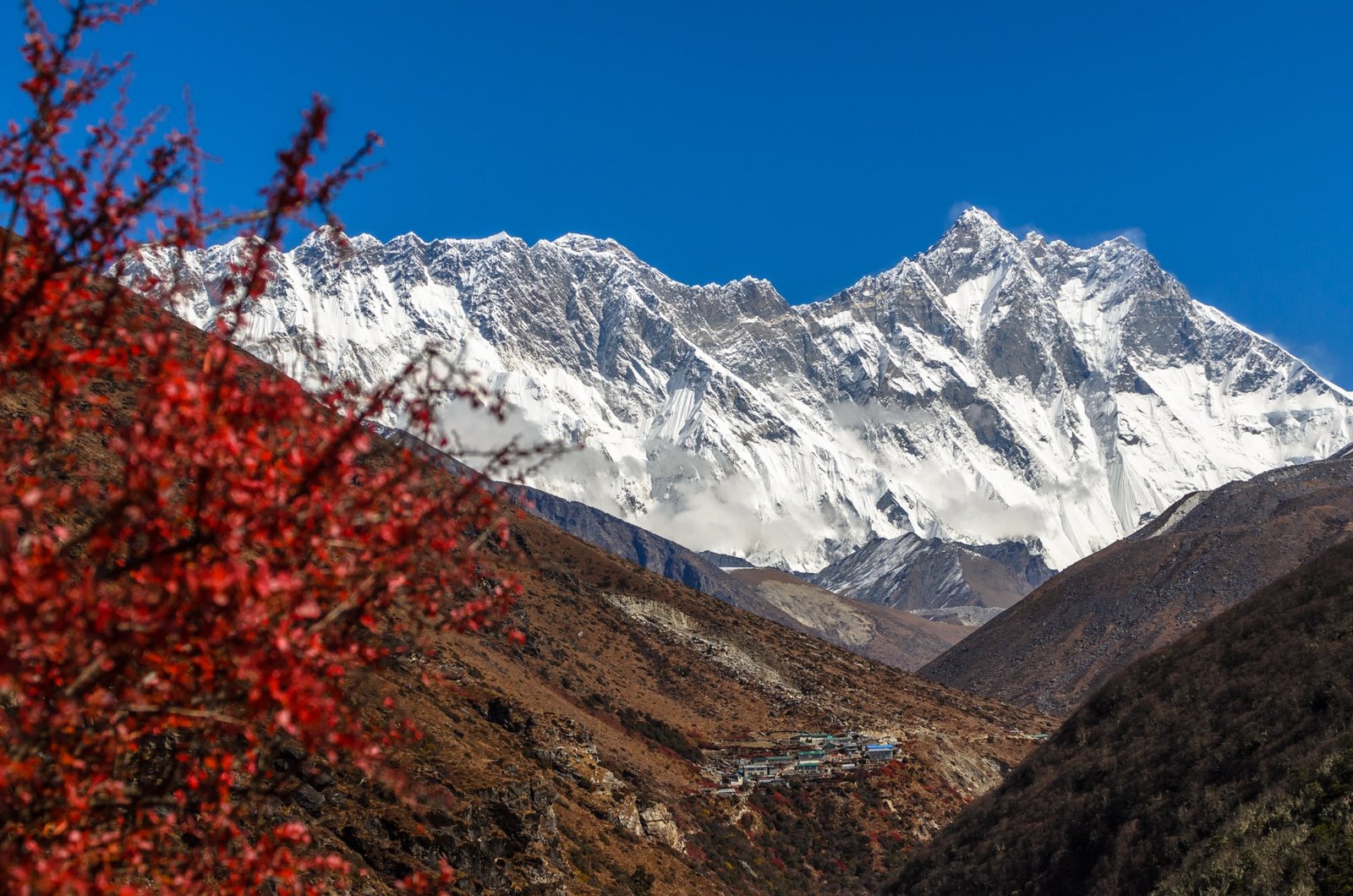  Trek from Namche Bazaar (3,440 m) to Tengboche (3,860 m)