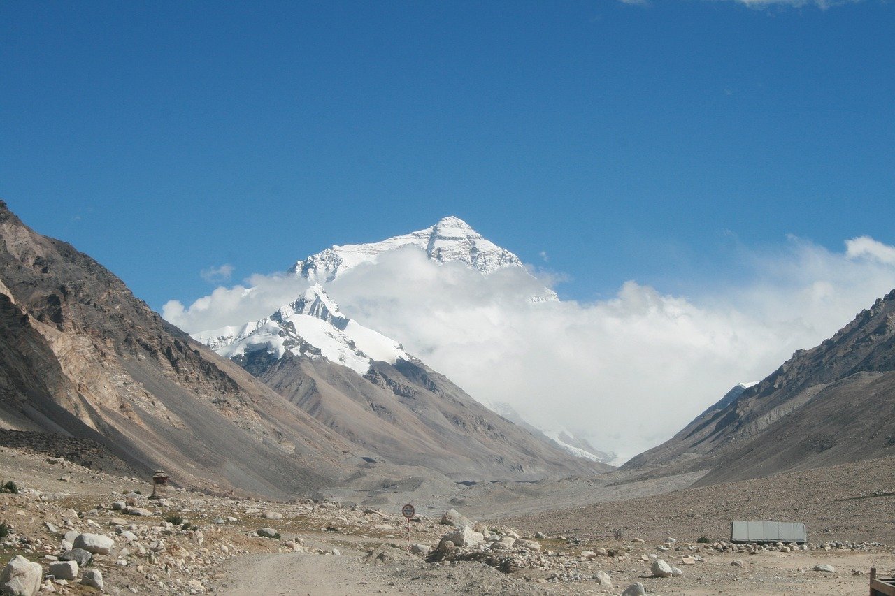  Trek from Namche Bazaar (3,440 m) to Pangboche (3,985 m)