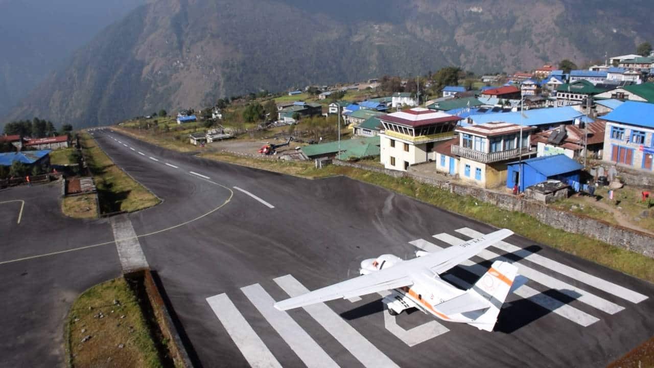  Flight from Kathmandu (1,400 m) to Lukla (2,840 m) & Trek to Phakding (2,610 m)