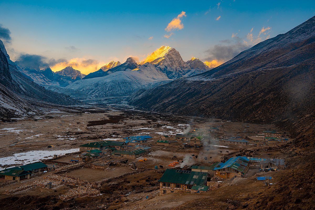  Trek from Khumjung Village (3,790 m) back down to Phakding (2,610 m)